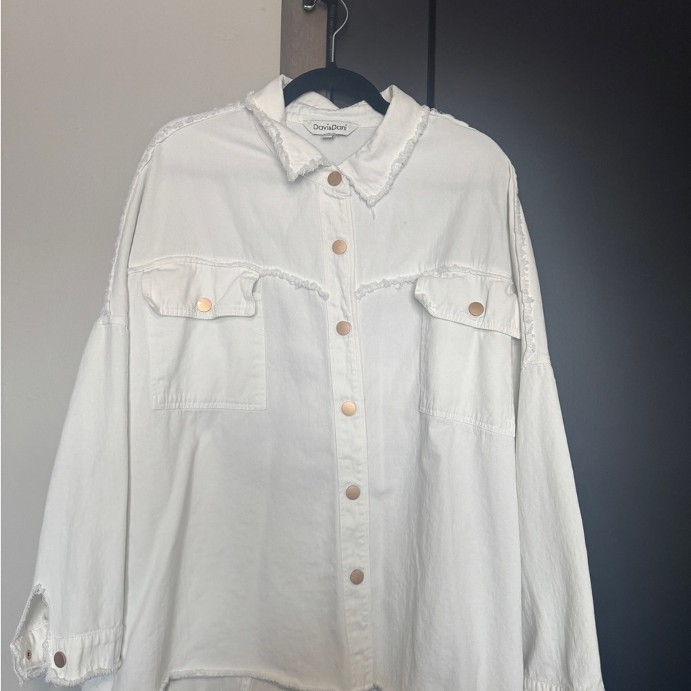 DAVI & DANI shacket with cute Peace design on the back